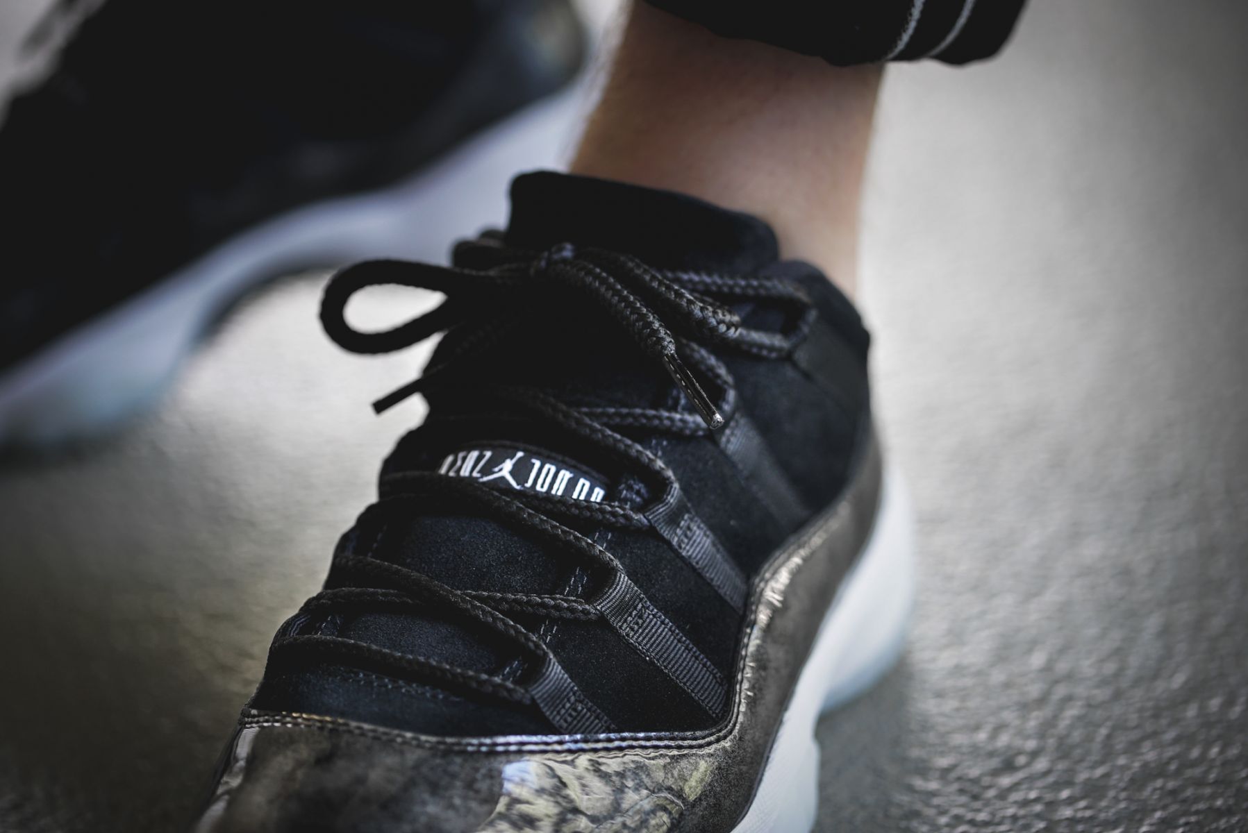 Jordan 11 retro low barons best sale